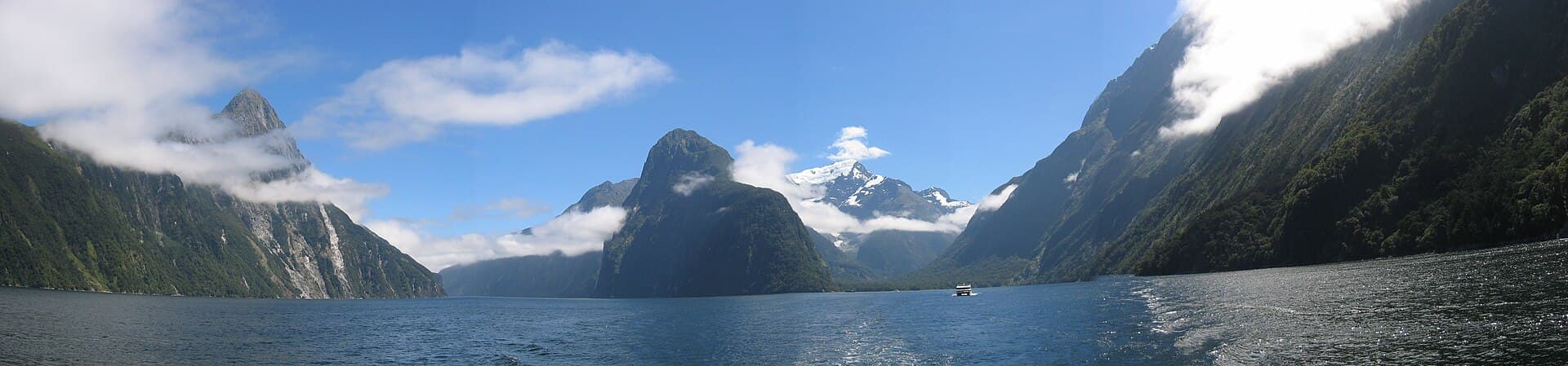 Milford Sound in Fiordland, New Zealand.